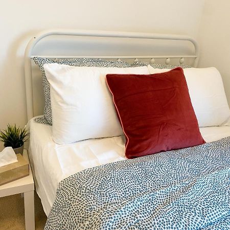 Elegant Rooms In Shared Townhouse Next To Beach Whitby Εξωτερικό φωτογραφία