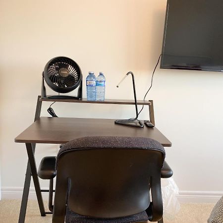 Elegant Rooms In Shared Townhouse Next To Beach Whitby Εξωτερικό φωτογραφία