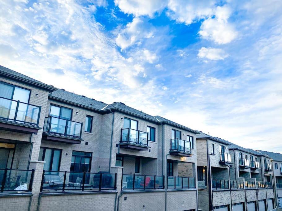 Elegant Rooms In Shared Townhouse Next To Beach Whitby Εξωτερικό φωτογραφία