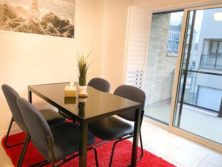 Elegant Rooms In Shared Townhouse Next To Beach Whitby Εξωτερικό φωτογραφία