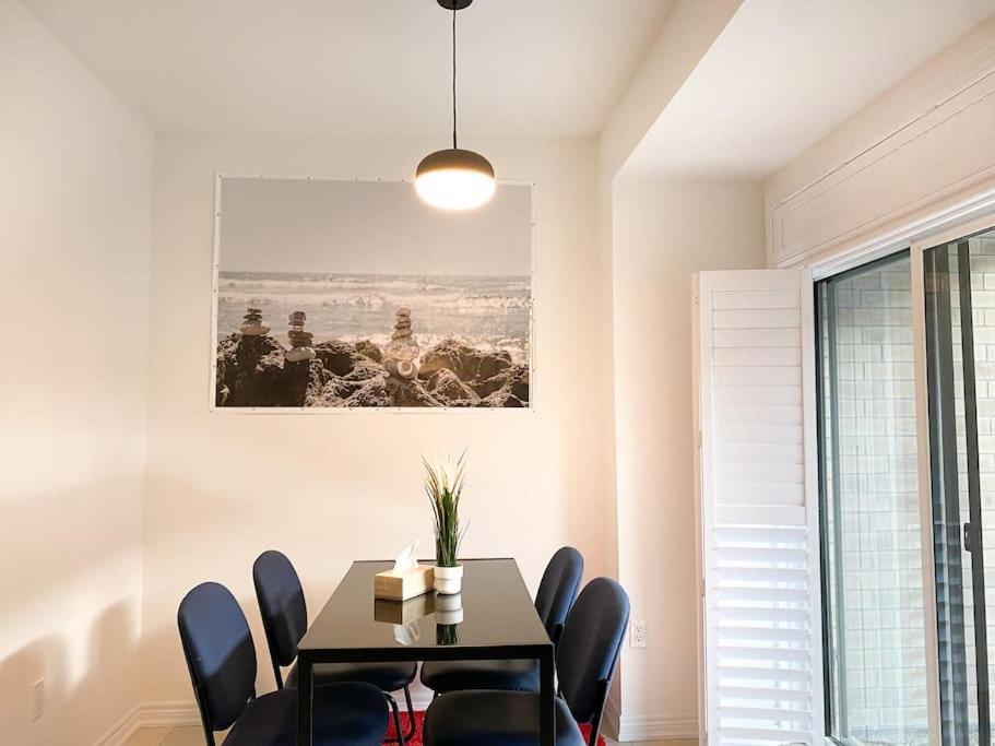 Elegant Rooms In Shared Townhouse Next To Beach Whitby Εξωτερικό φωτογραφία