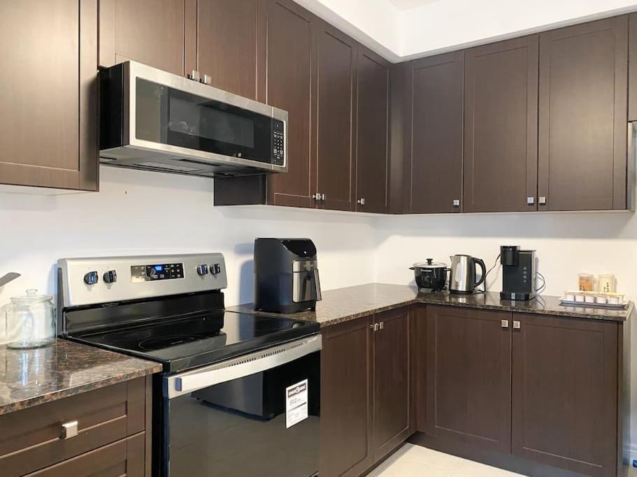 Elegant Rooms In Shared Townhouse Next To Beach Whitby Εξωτερικό φωτογραφία