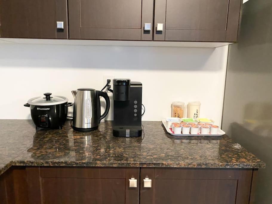 Elegant Rooms In Shared Townhouse Next To Beach Whitby Εξωτερικό φωτογραφία