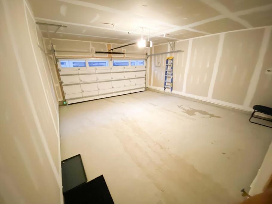 Elegant Rooms In Shared Townhouse Next To Beach Whitby Εξωτερικό φωτογραφία