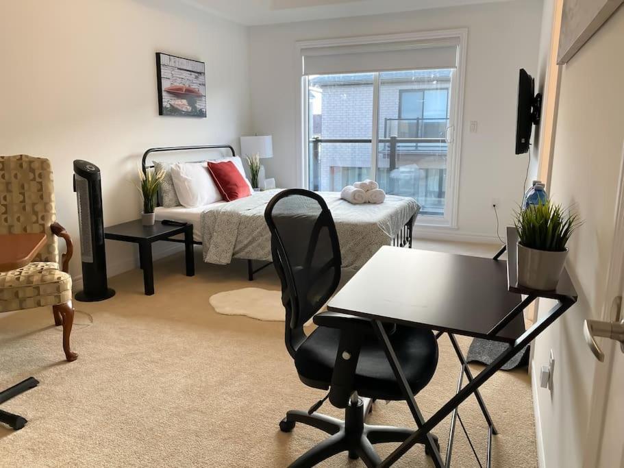Elegant Rooms In Shared Townhouse Next To Beach Whitby Εξωτερικό φωτογραφία