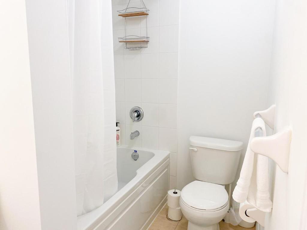 Elegant Rooms In Shared Townhouse Next To Beach Whitby Εξωτερικό φωτογραφία