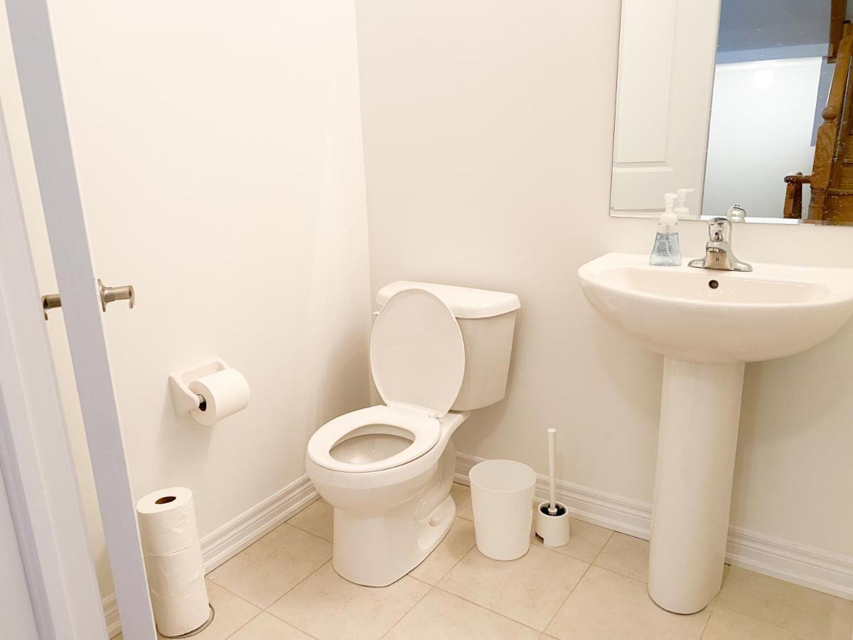 Elegant Rooms In Shared Townhouse Next To Beach Whitby Εξωτερικό φωτογραφία