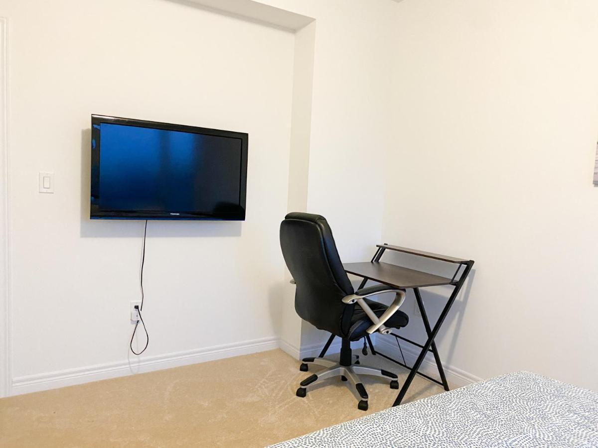 Elegant Rooms In Shared Townhouse Next To Beach Whitby Εξωτερικό φωτογραφία